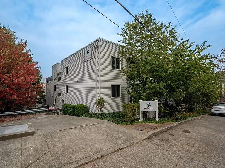 Maple Leaf Residences — Photo 30