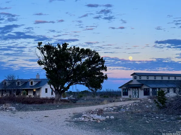 190 NW Camino Real Rd, Junction, TX 76849