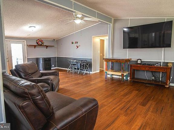 5th image of 6030 Hams Ct