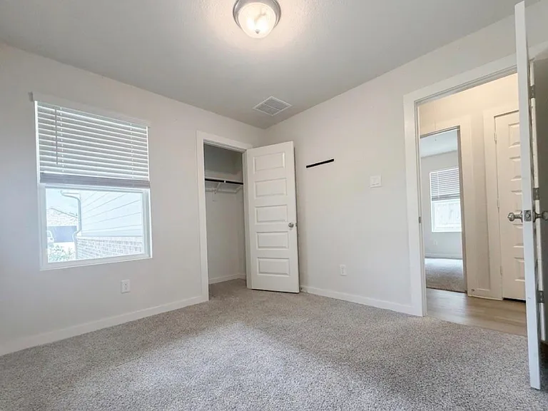 5549 Madden Ln — Photo 4