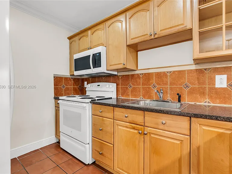 15350 SW 72nd St #24 — Photo 8