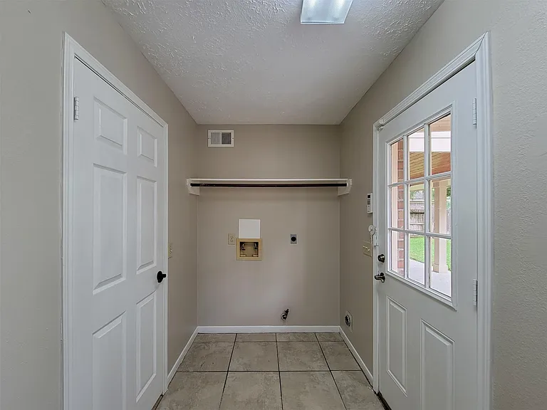 17207 Meadow Heights Dr — Photo 15
