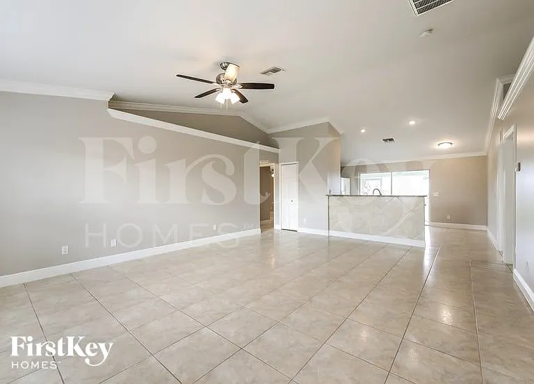 1839 NW 19th Pl — Photo 3