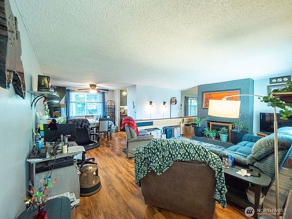 4th image of 822 Dennis Street SW