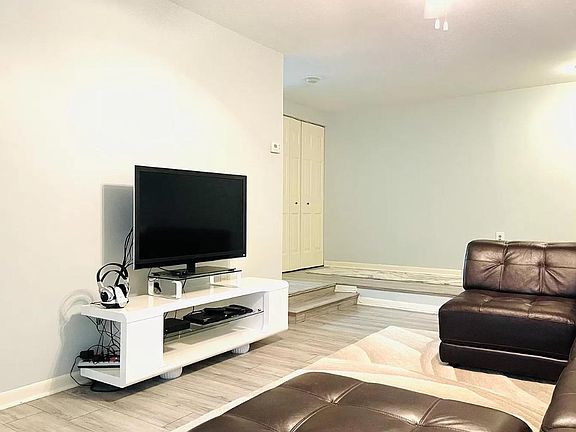 5th image of 14 Silverwood Cir APT 12