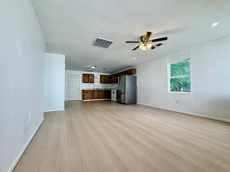 528 Pine St #2 — Photo 5