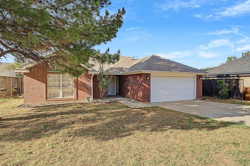 3 bed, 2.0 bath, 1283 sqft, $2,500 — Photo 3
