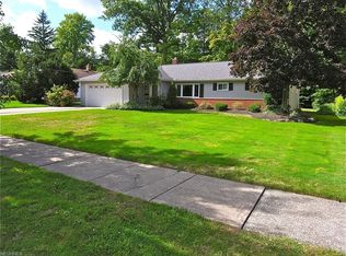 2074 Marshfield Rd, Mayfield Heights, OH 44124