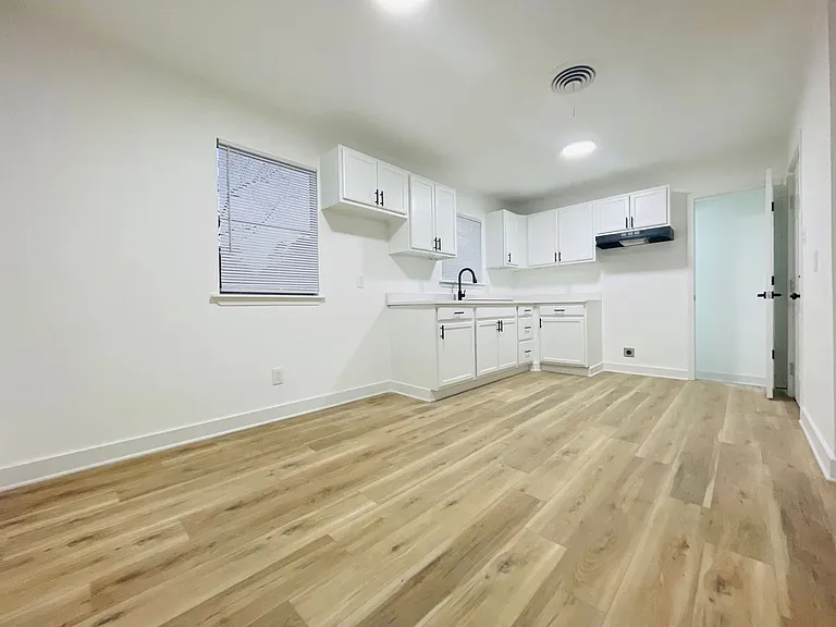 3605 Pine Cone Dr — Photo 8