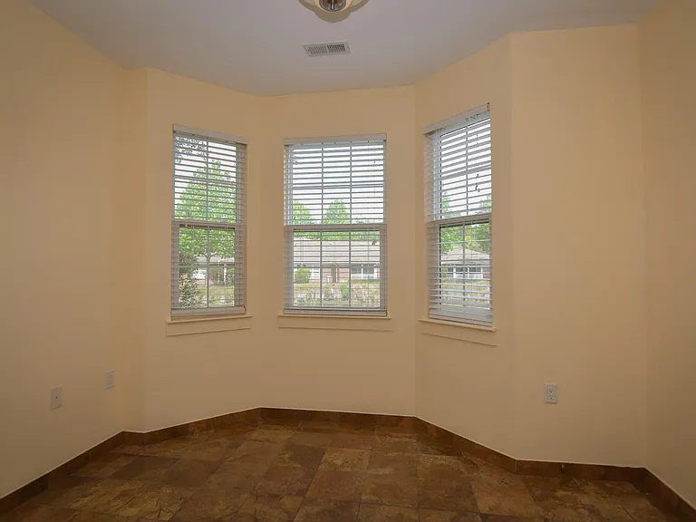 1481 Cambridge Lakes Dr — Photo 5