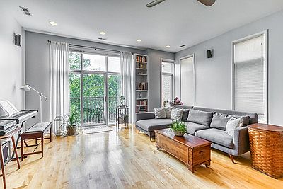 2nd image of 1524 W Walton St #3