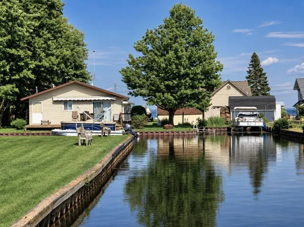 103 Utah Ave, Houghton Lake, MI 48629