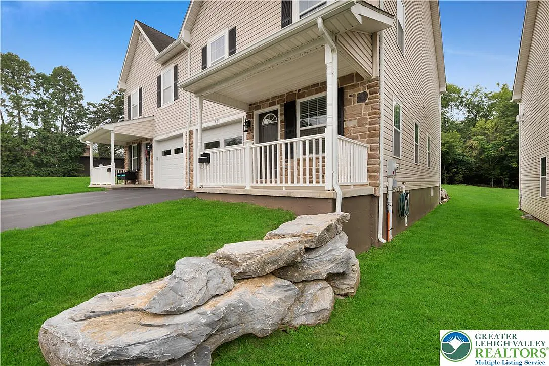 3 bed, 2.5 bath, 1812 sqft, $2,500 — Photo 2