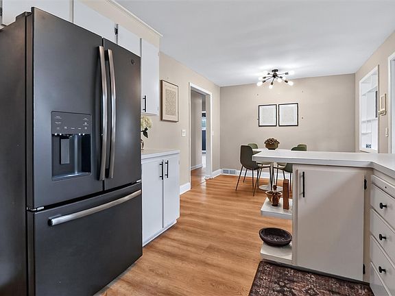 4th image of 38 Stanridge Ct