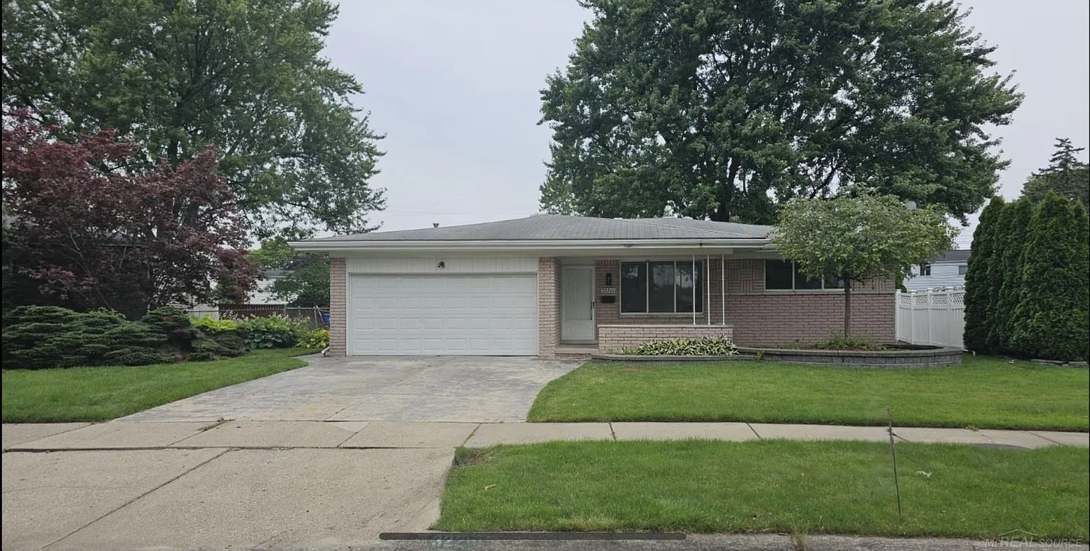 32261 Whitley Cir photo 1