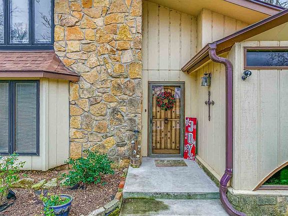 3rd image of 13 Lakewynds Dr