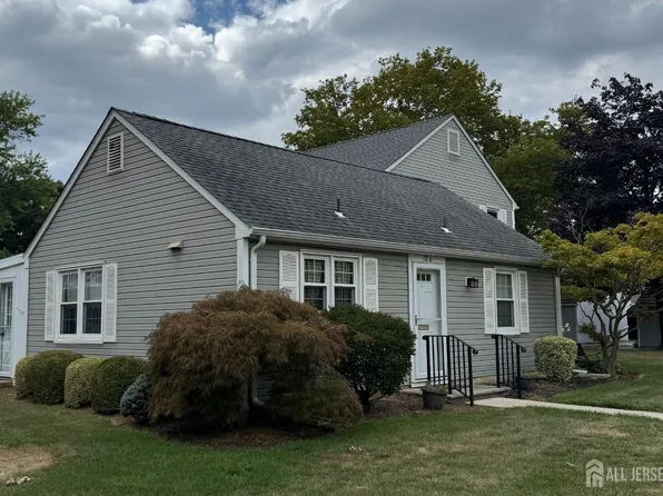 72 Amherst Ln #A, Monroe Township, NJ 08831