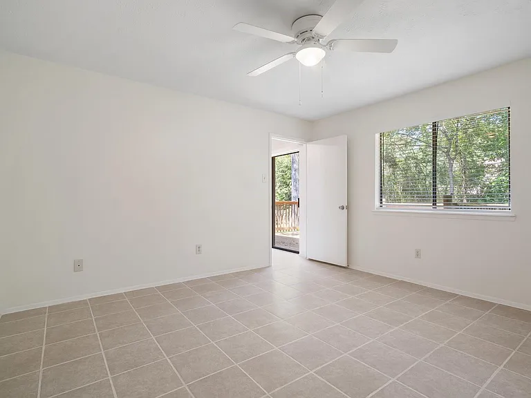 72 Oldstream Ct — Photo 15