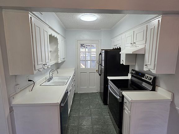 4th image of 406 Hollyhill Ln
