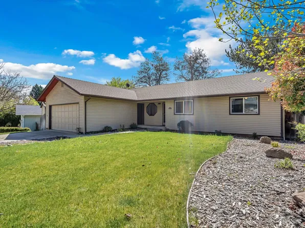 909 Arlene Ct, Yreka, CA 96097
