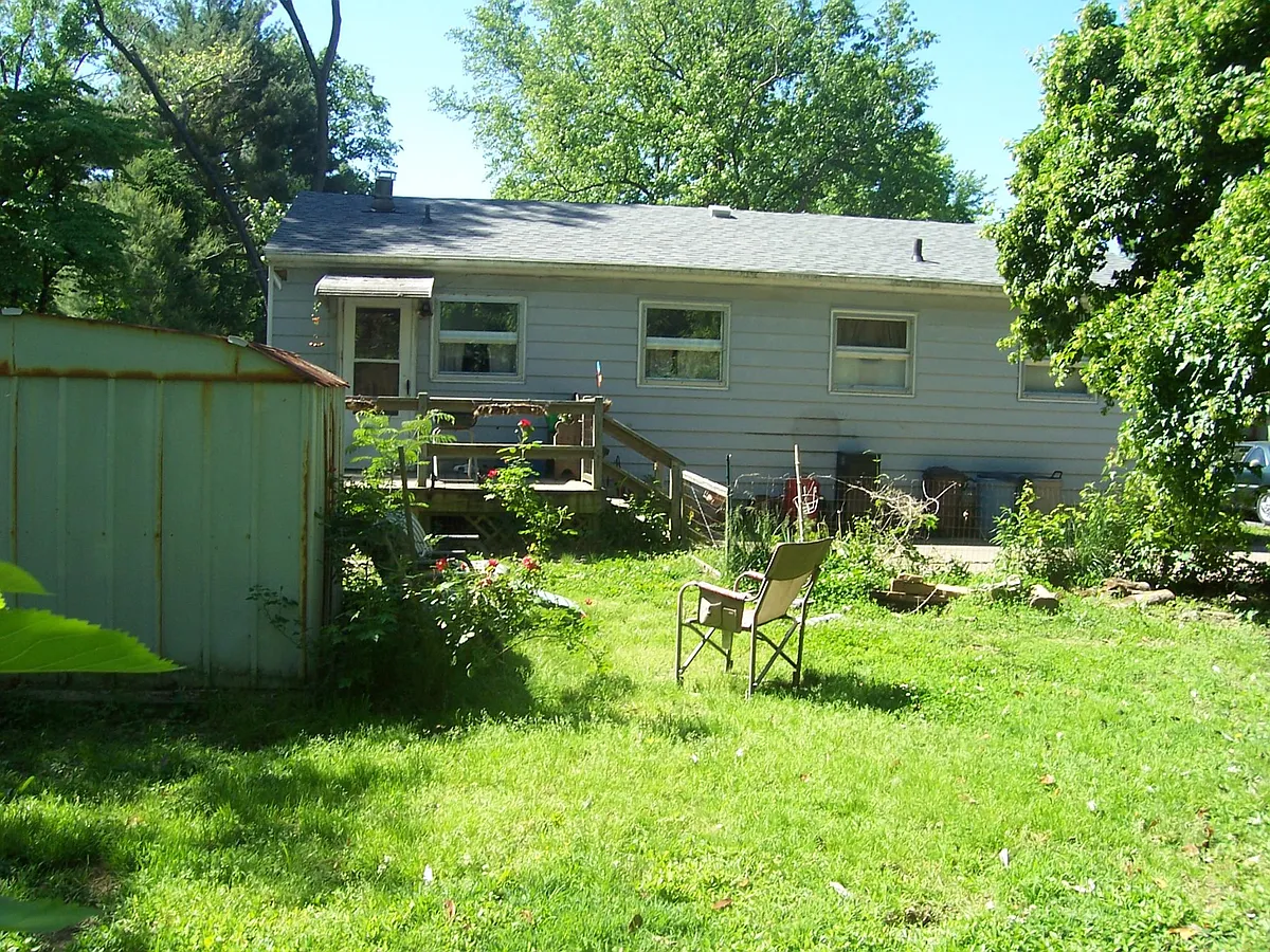 Building Photo - 914 W Pecan St