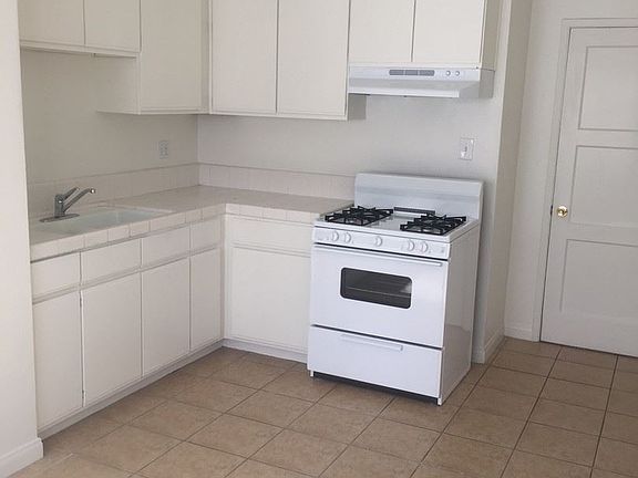 4th image of 872 S Gramercy Pl APT 8