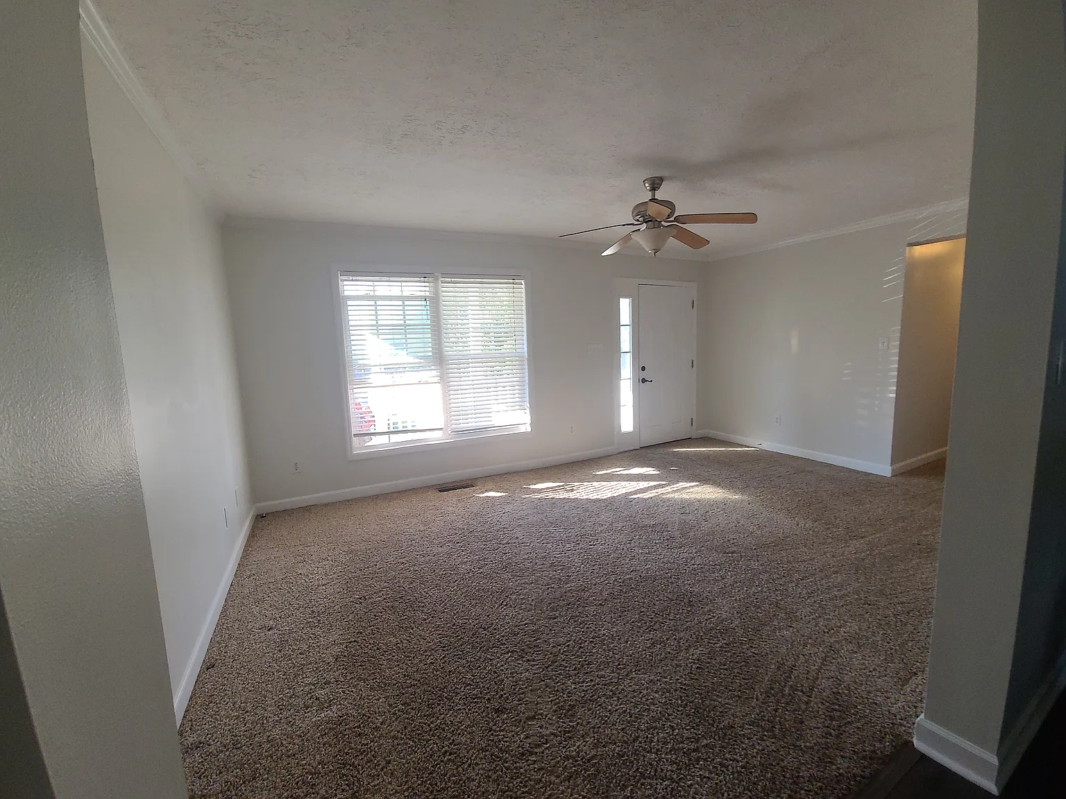 3 bed, 1256 sqft, $1,850 — Photo 2