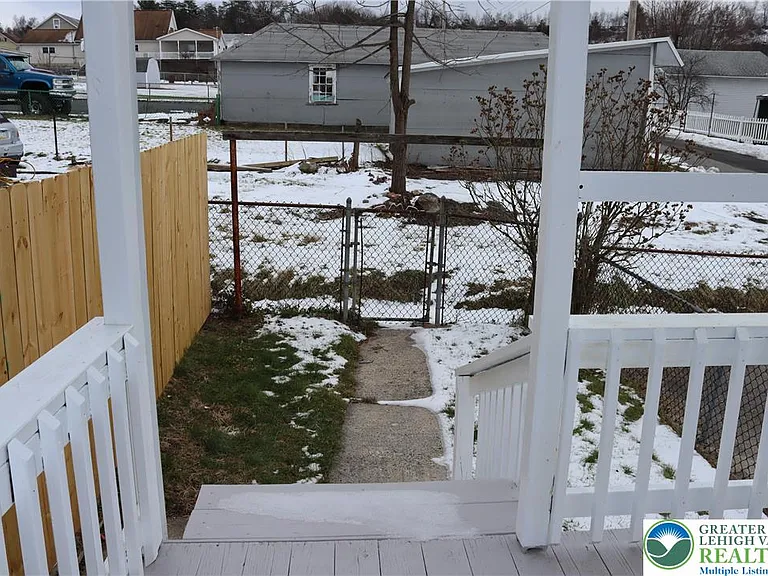 319 N Columbia St — Photo 9