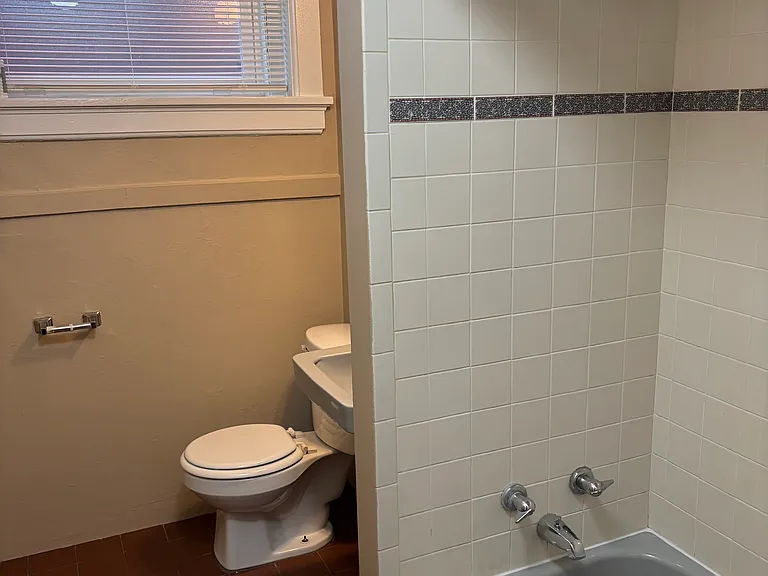 725 N Corona St #6 — Photo 4