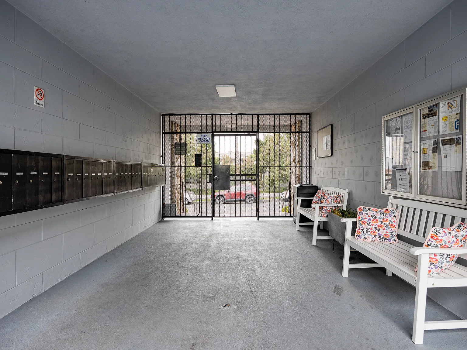 Kingsley Apartments — Photo 2