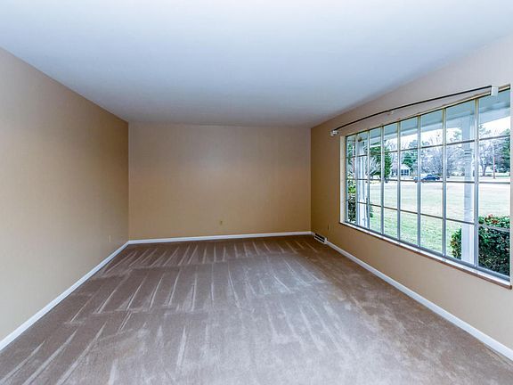 2nd image of 401 Greencrest Dr