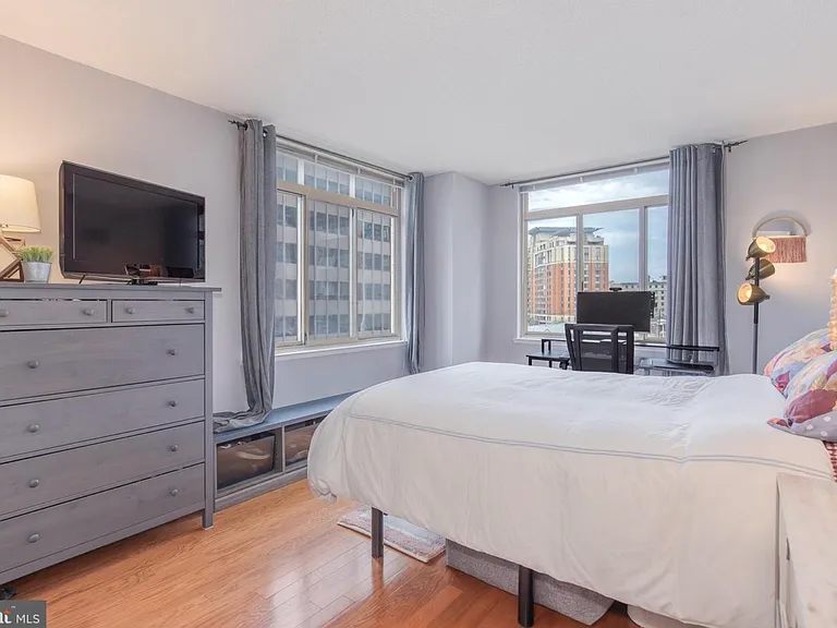4801 Fairmont Ave #411 — Photo 12