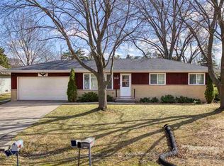 2891 Homestead Dr, Oshkosh, WI 54904