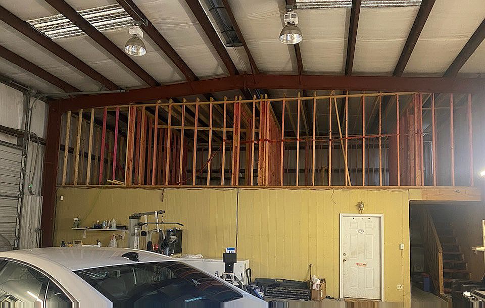 2nd image of 526 Waveland Rd