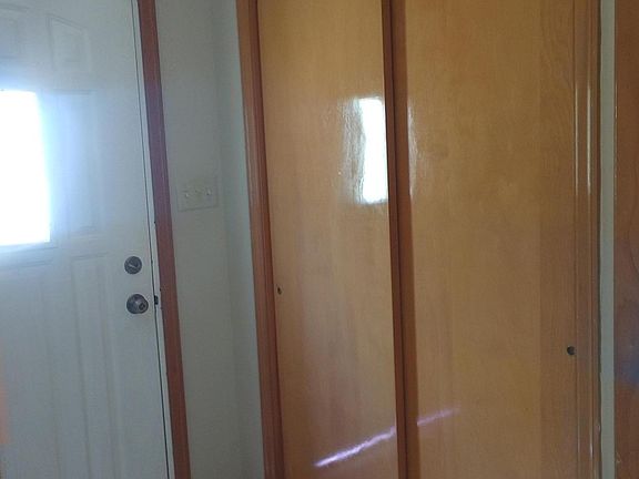 3rd image of 105 E Rosehill St