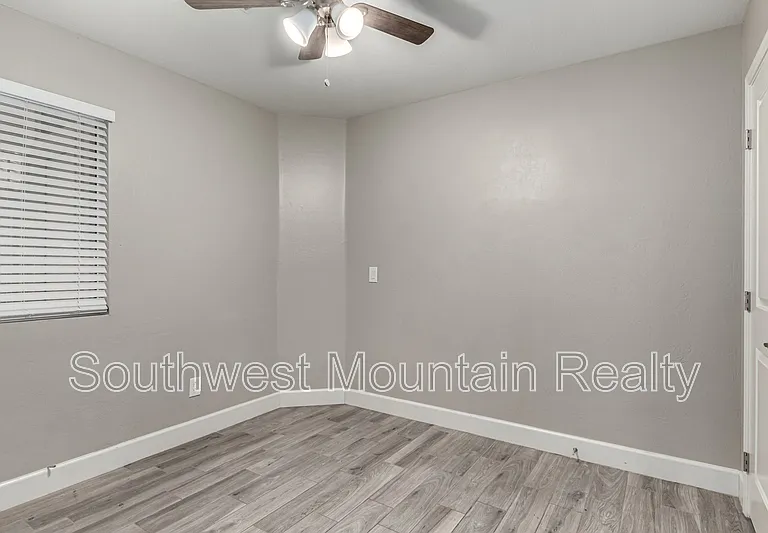 881 E Baylor Ln — Photo 24