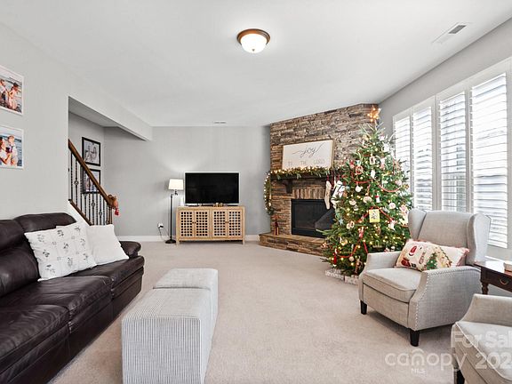 5th image of 518 Lakeview Dr