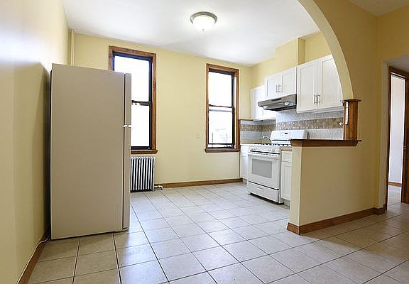 4th image of 100 Bushwick Ave APT 2L
