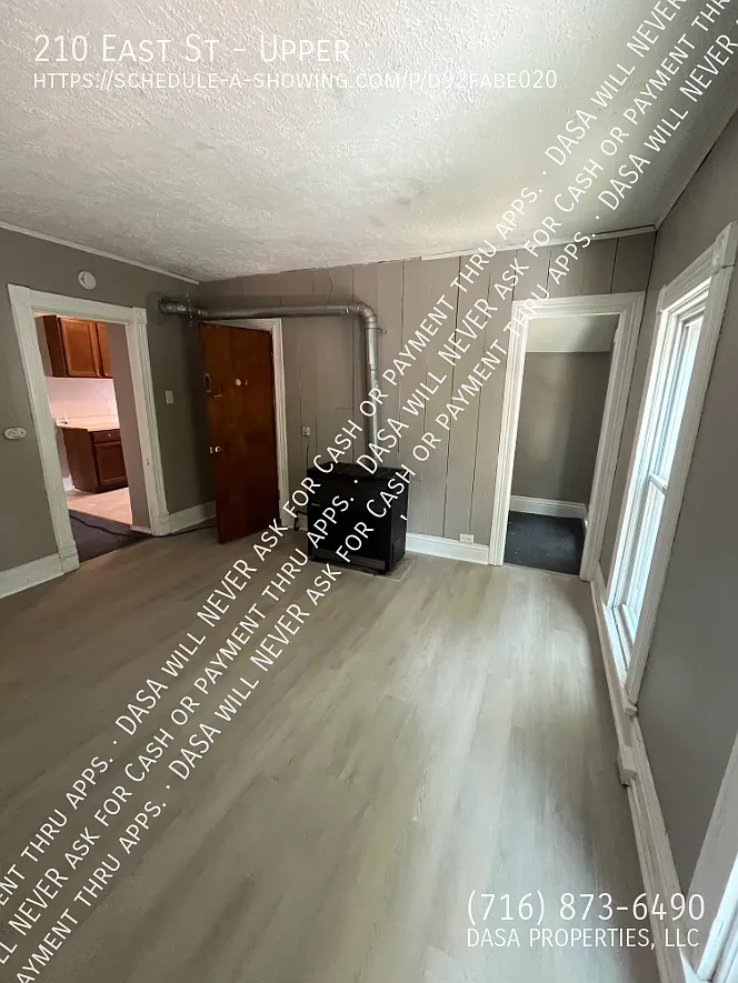 210 East Upper - 2 Bed / 1 Bath — Photo 4