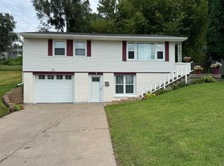 1117 Briarcliff Ln, Clinton, IA 52732