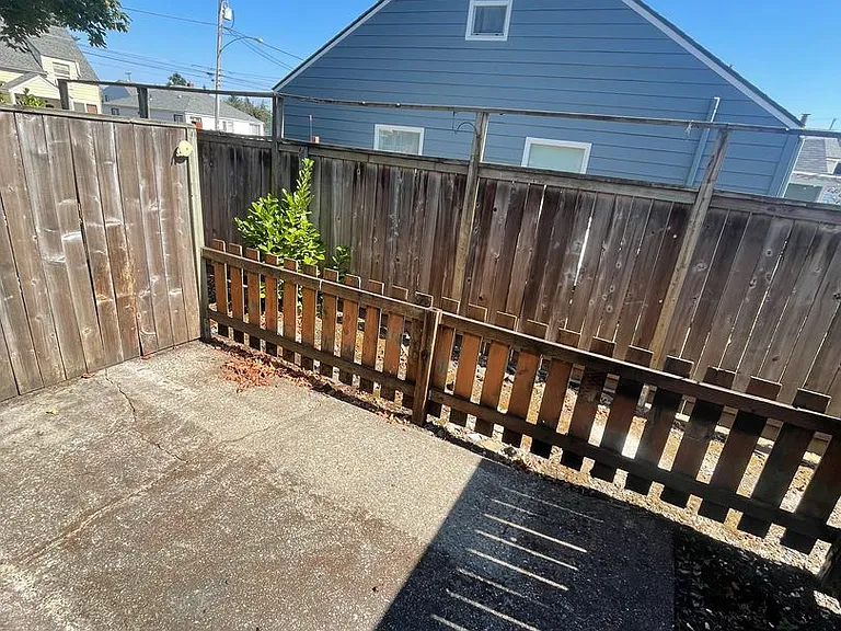 540 W Maple St #25 — Photo 17