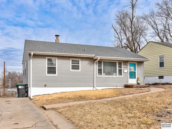 6942 Pinkney St, Omaha, NE 68104