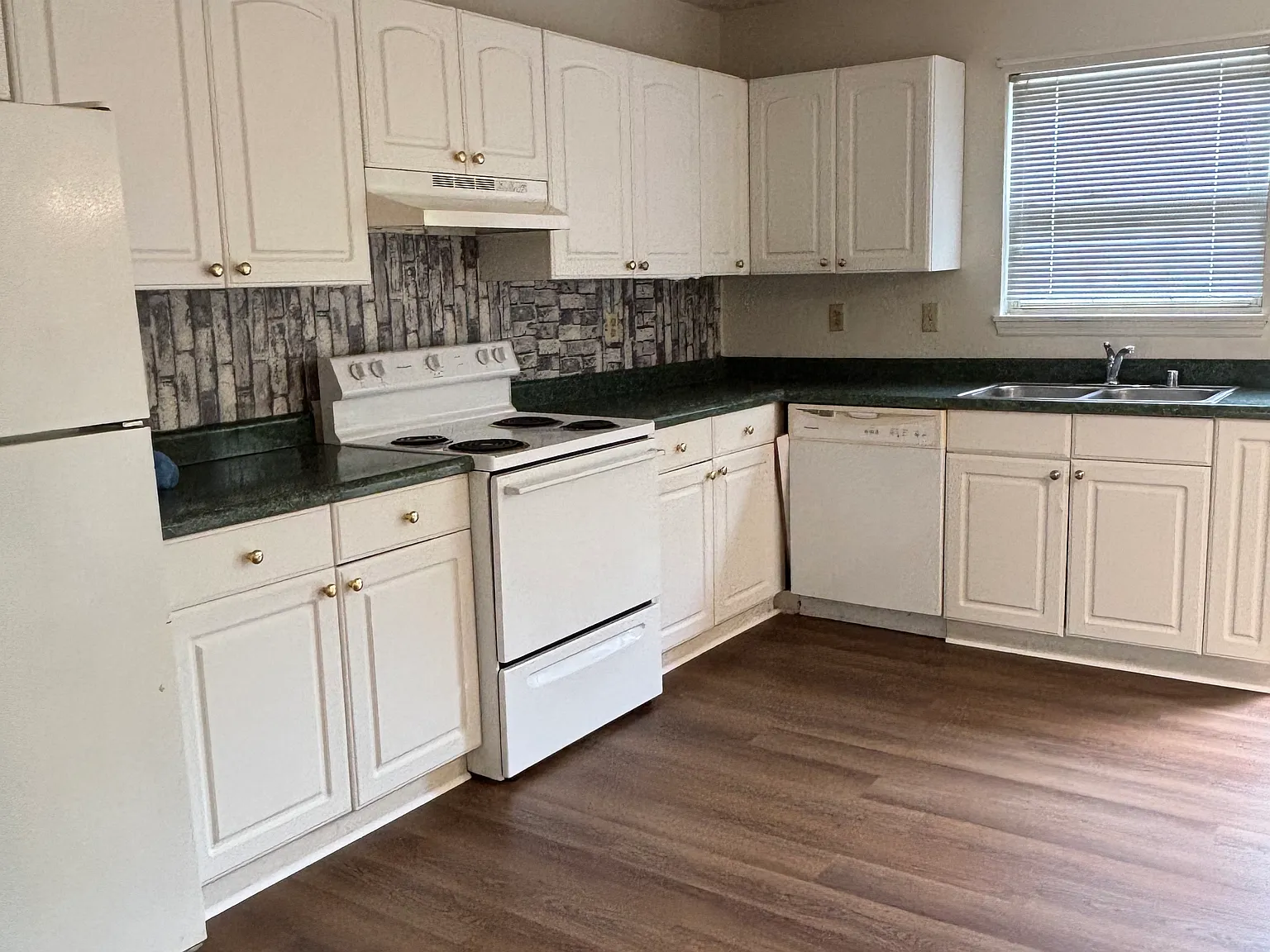 2 bed, 1.5 bath, $950 — Photo 4