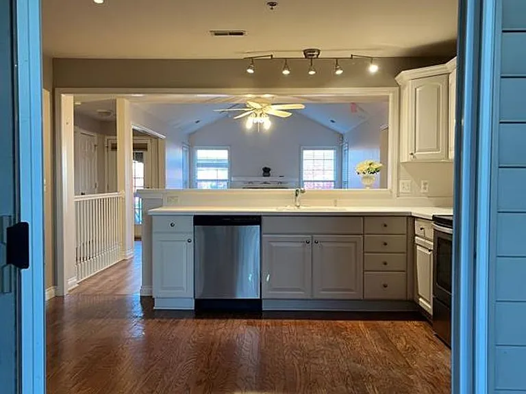 28071 Carlton Way Dr — Photo 2