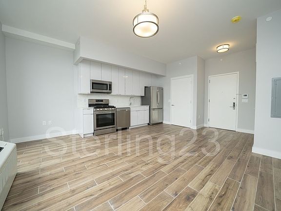 4th image of 3112 24th Ave APT 4C