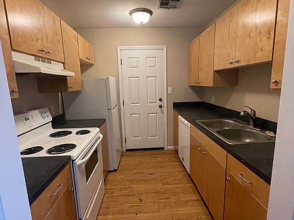 3rd image of 115 W 15th St