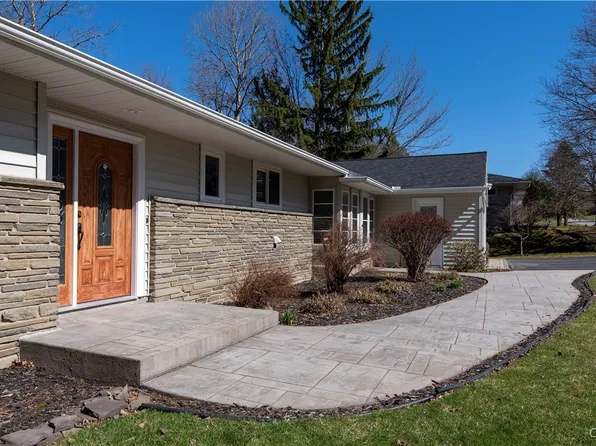 36 S Hills Dr, New Hartford, NY 13413