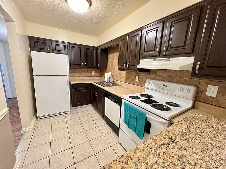 Countrybrook Apartments — Photo 122