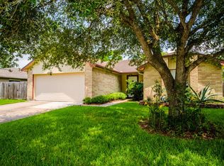 1015 Kensington Dr, Pearland, TX 77584