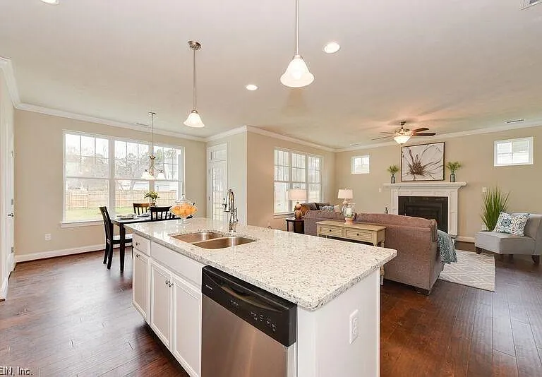 1005 Beachstone Quay — Photo 10